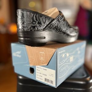 Dansko Wide Pro Tooled